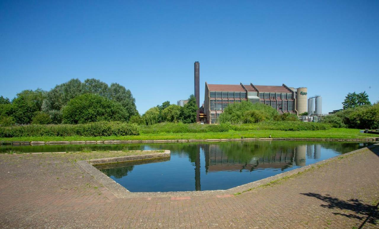 Lake View Apartment Northampton Exteriör bild