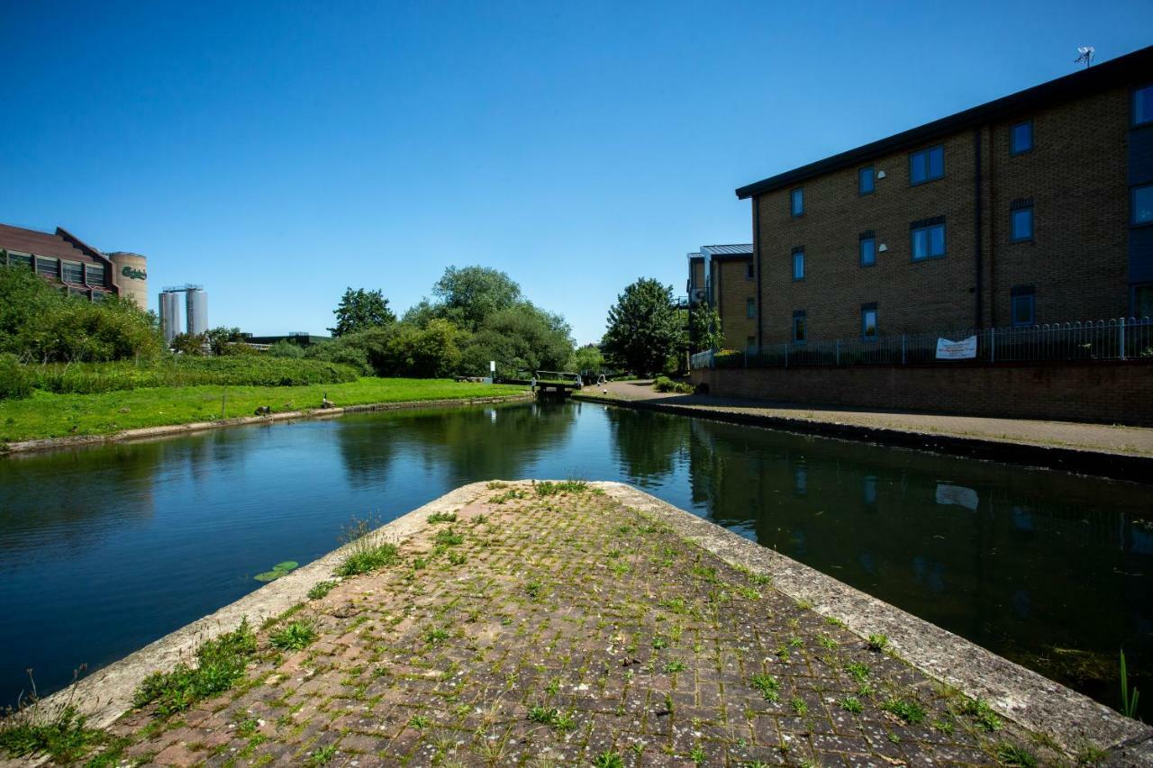 Lake View Apartment Northampton Exteriör bild